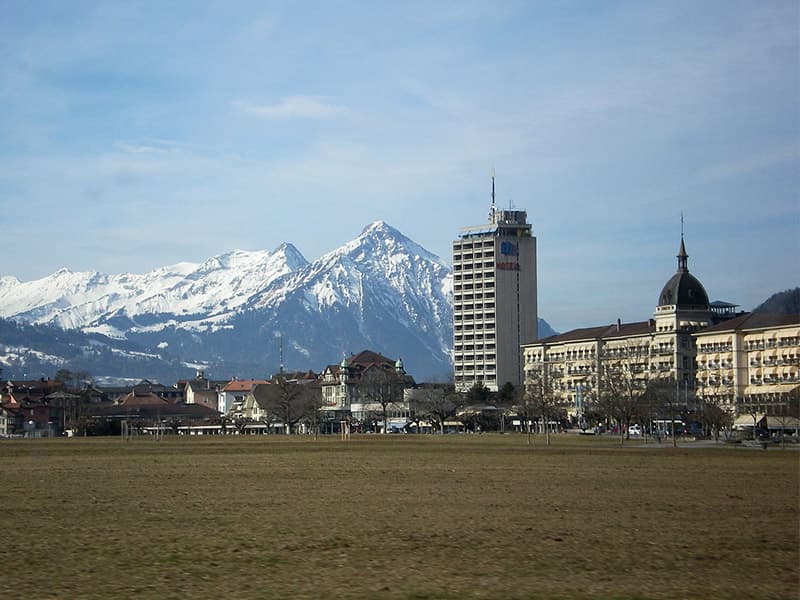 インターラーケンの旅行 観光ガイド スイス旅行専門 スイスツアーズ Swisstours